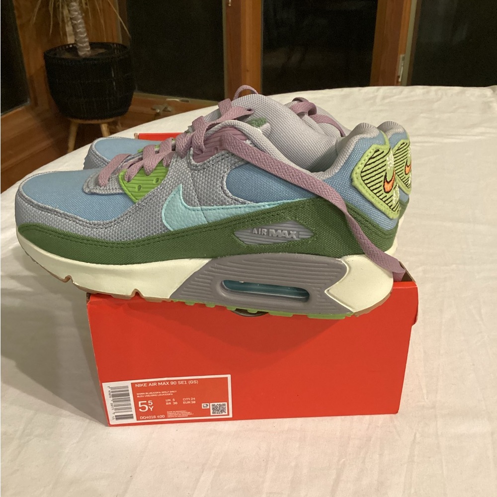 Nike Air Max 90 NWOT sz 5.5Y Euro 38 wm 7